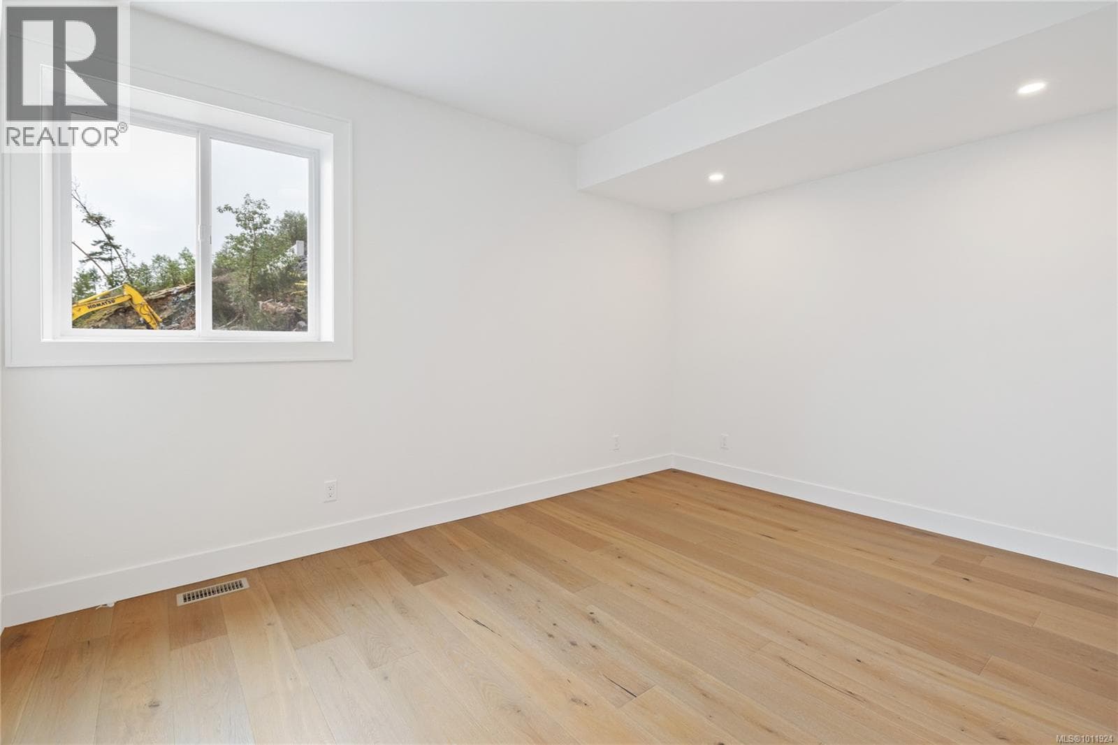 414 Thetis Dr — photo 3