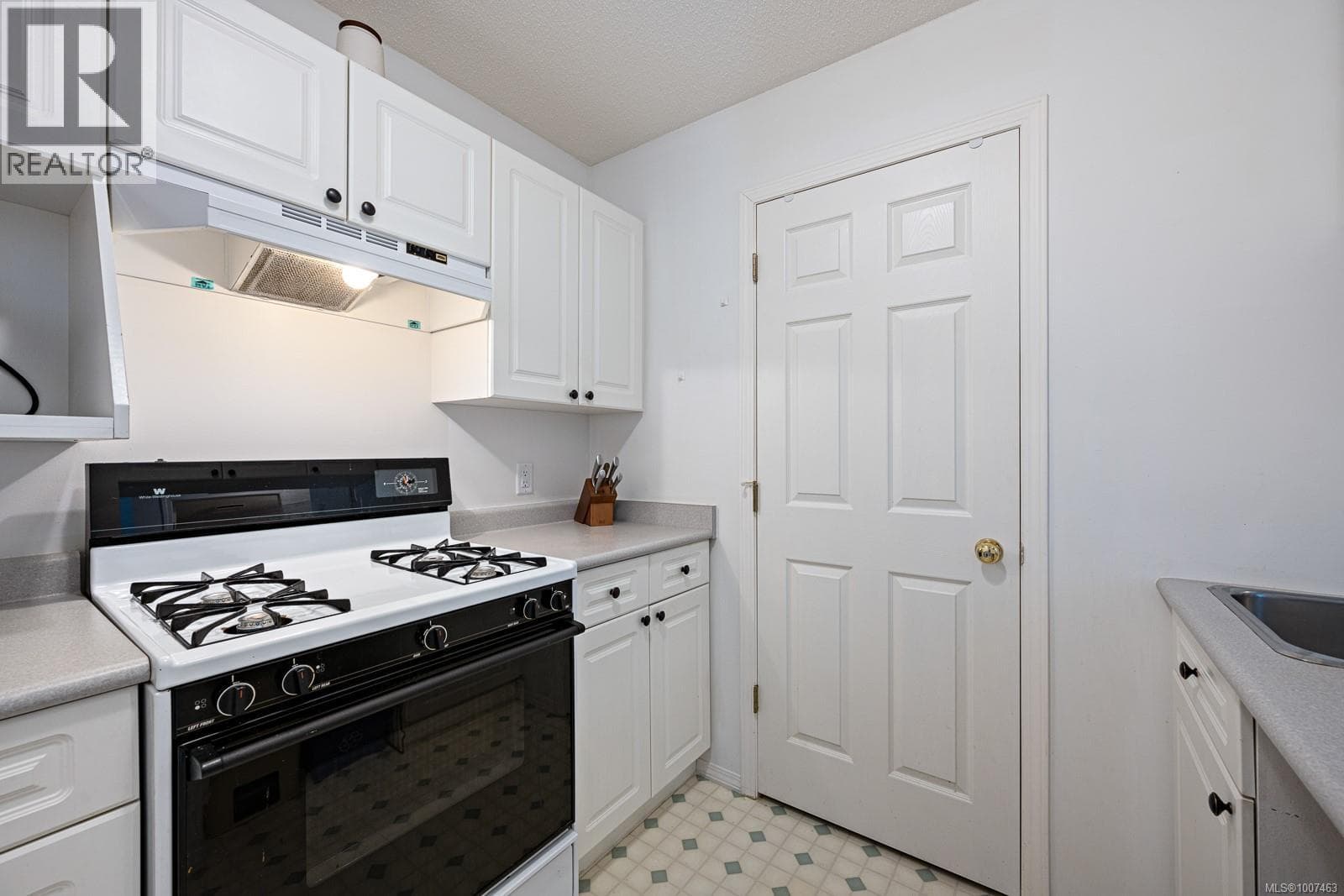 209 1105 Henry Rd — photo 2