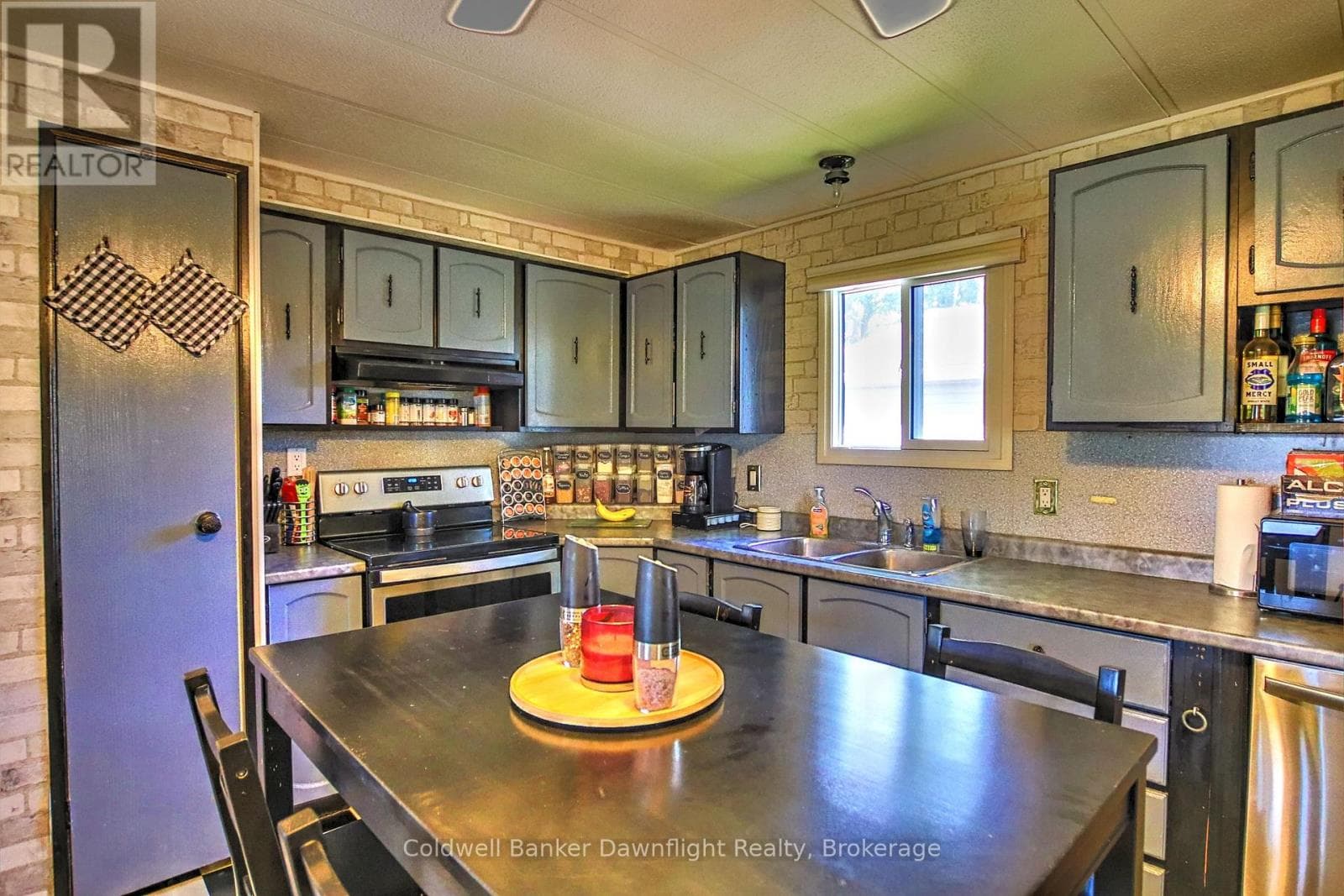 7 FIRST AVE - 75049 HENSALL ROAD — photo 4