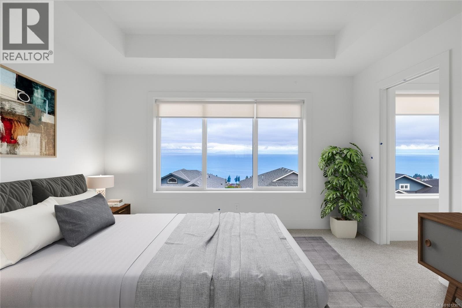 107 151 Royal Pacific Way — photo 3