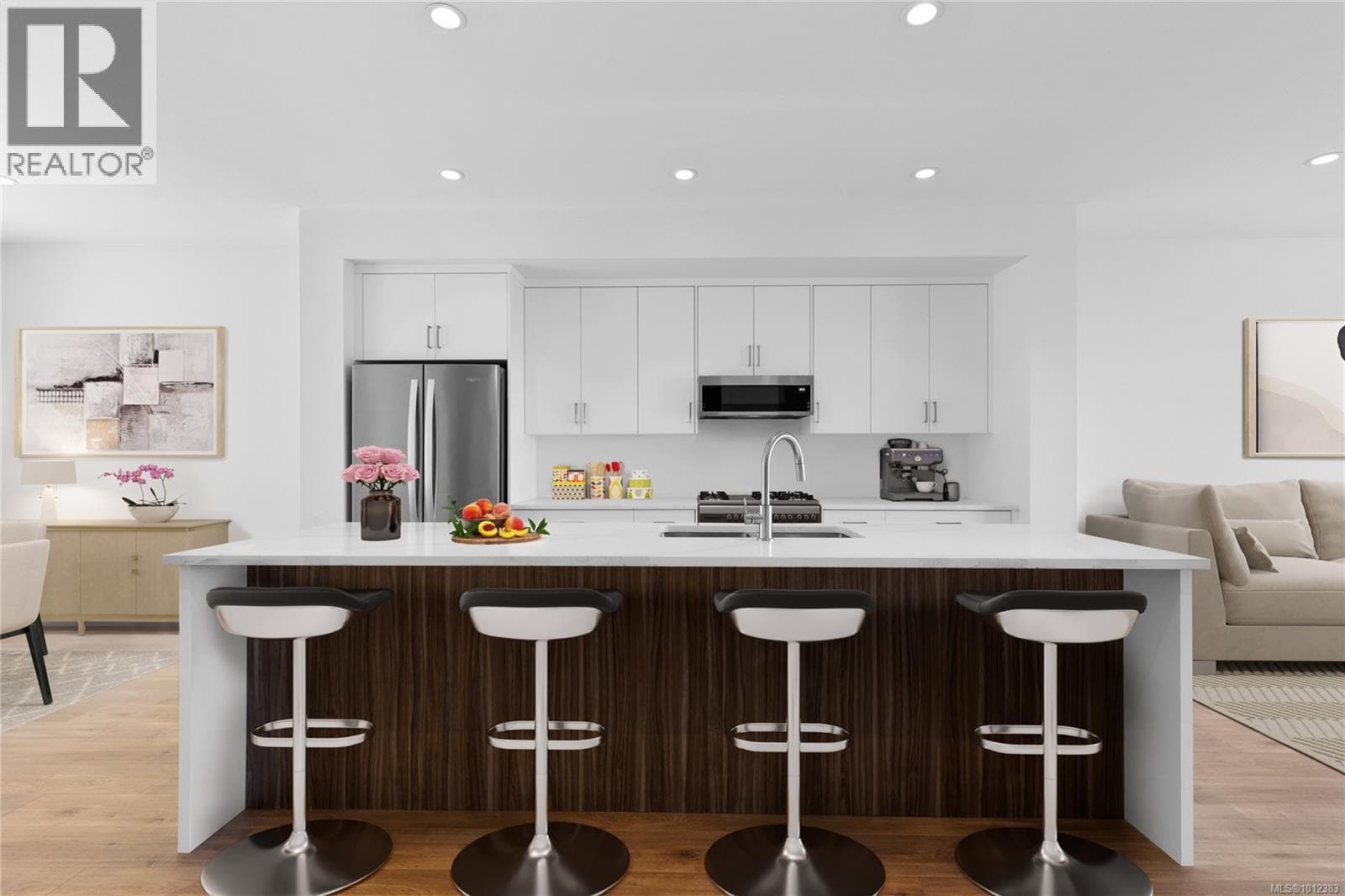 106 151 Royal Pacific Way — photo 5