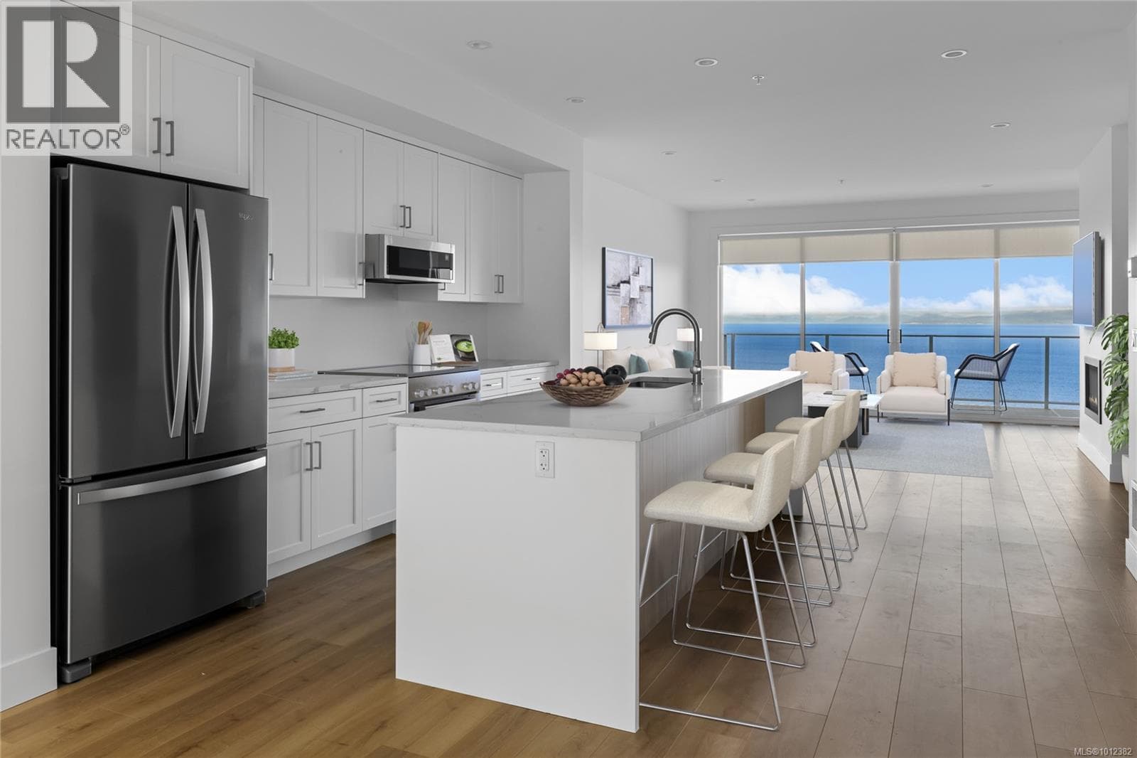 110 151 Royal Pacific Way — photo 3