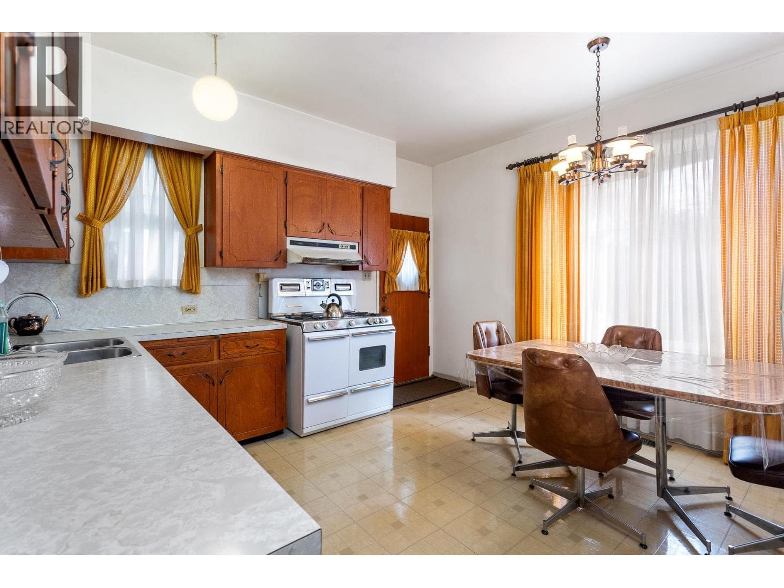 2206 MUSQUEAMVIEW STREET in Kitsilano