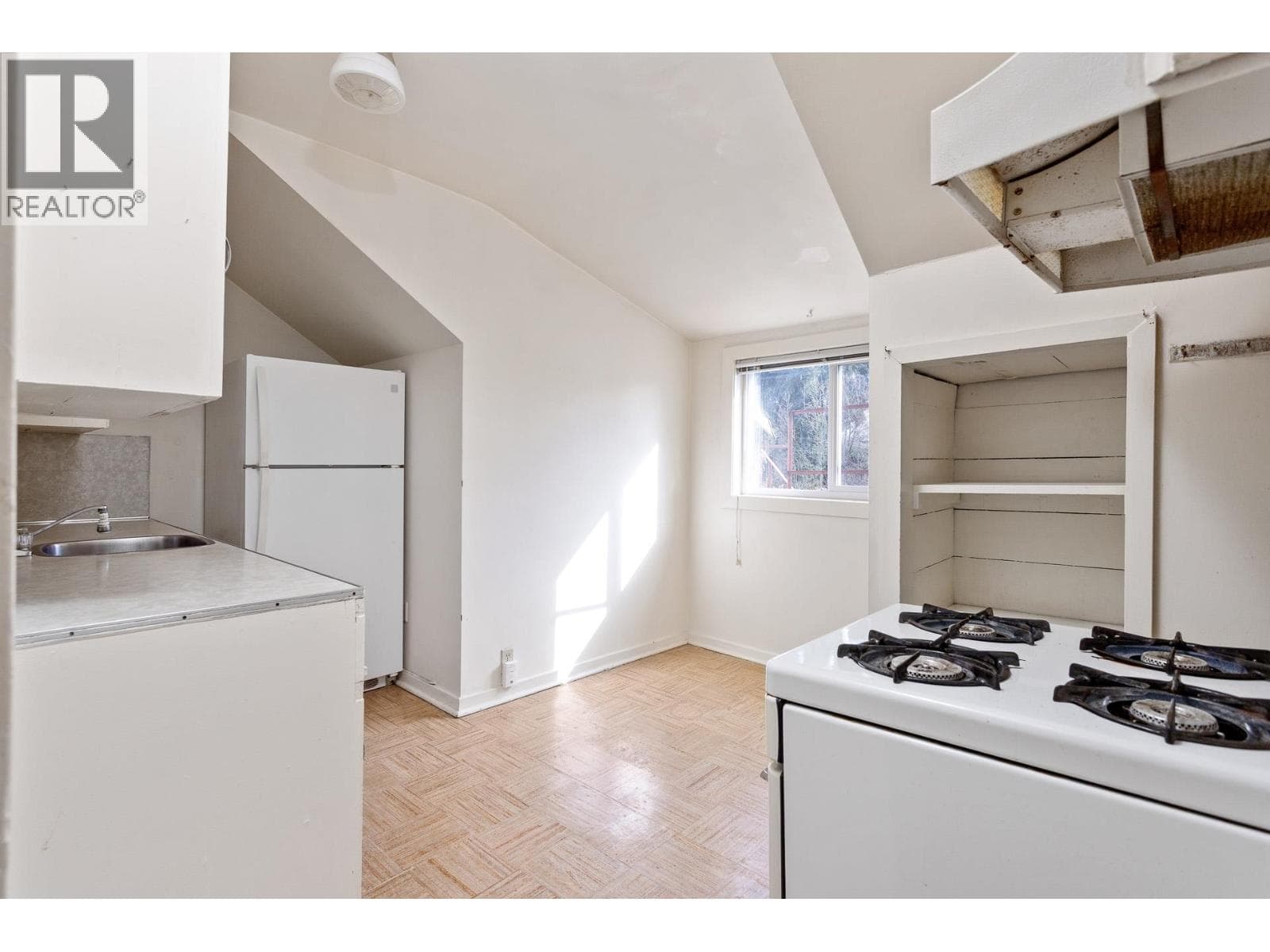 2206 MUSQUEAMVIEW STREET, Greater Vancouver — photo 2