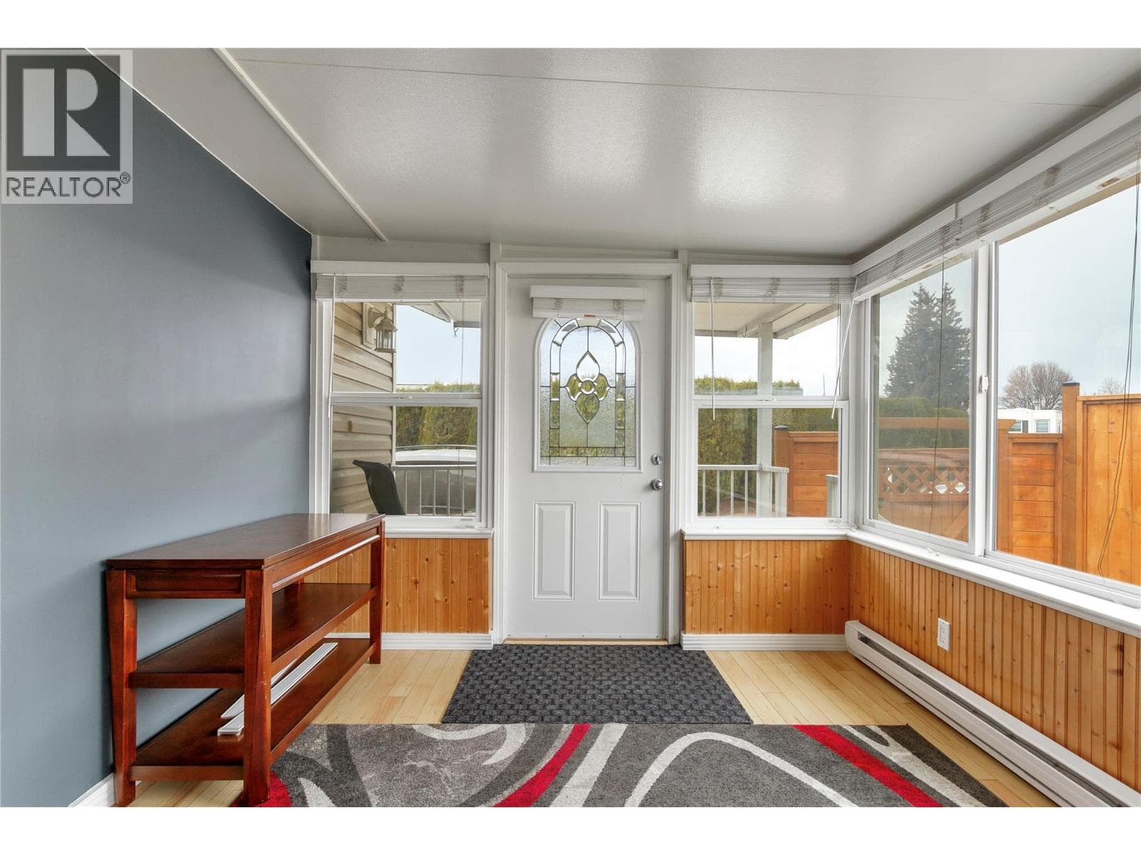 136 415 COMMONWEALTH ROAD, Interior REALTORS® — photo 2