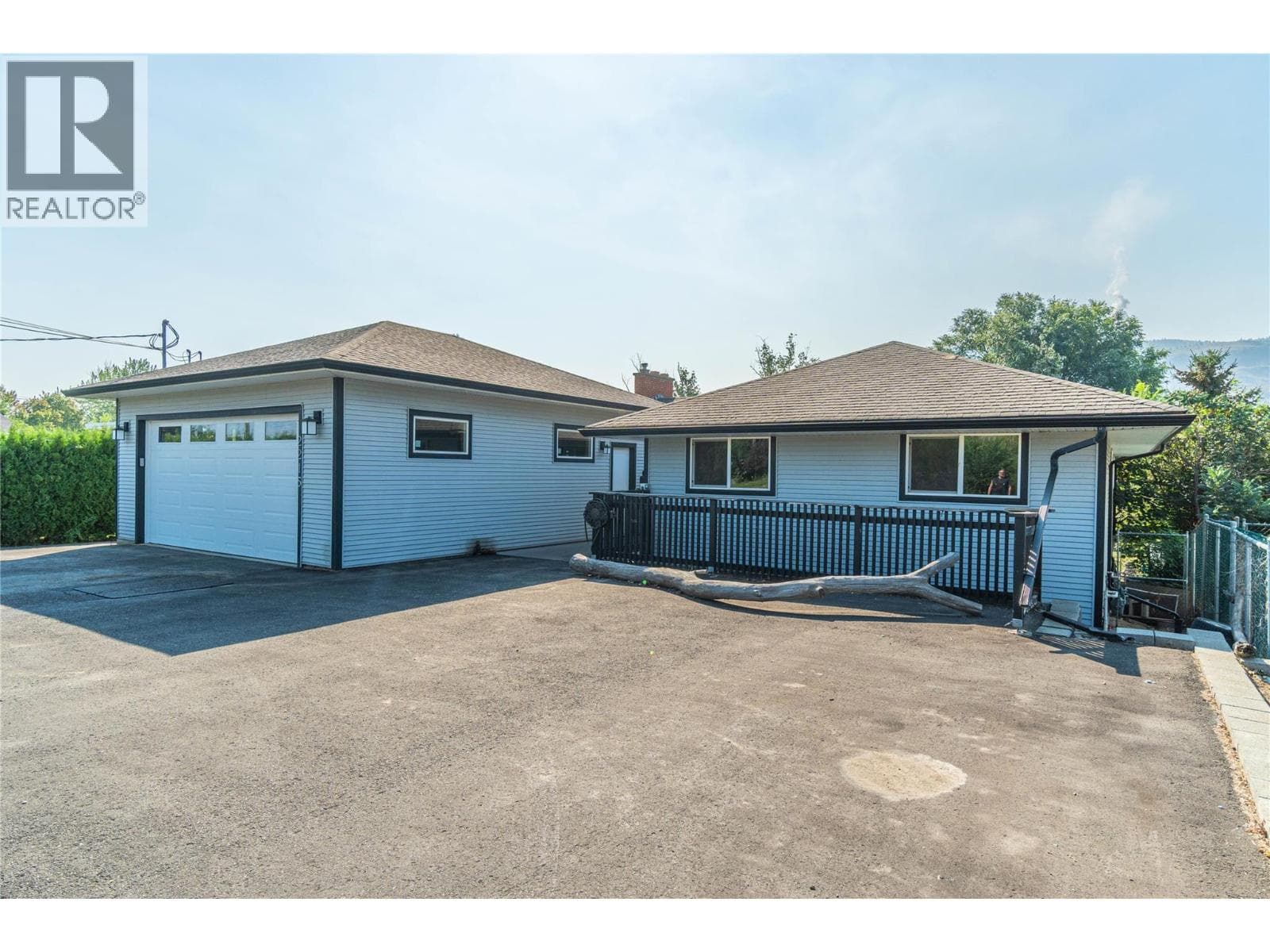 2215 BARBARA AVENUE, Interior REALTORS® — photo 2