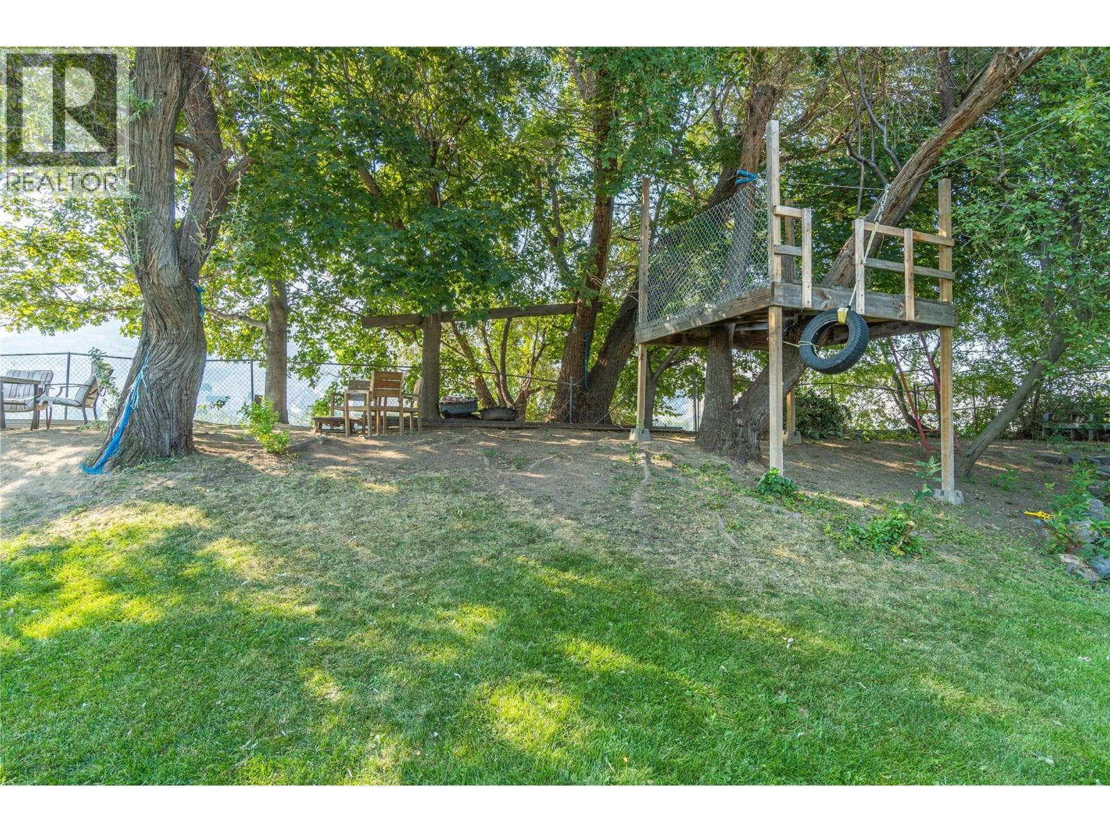 2215 BARBARA AVENUE, Interior REALTORS® — photo 4