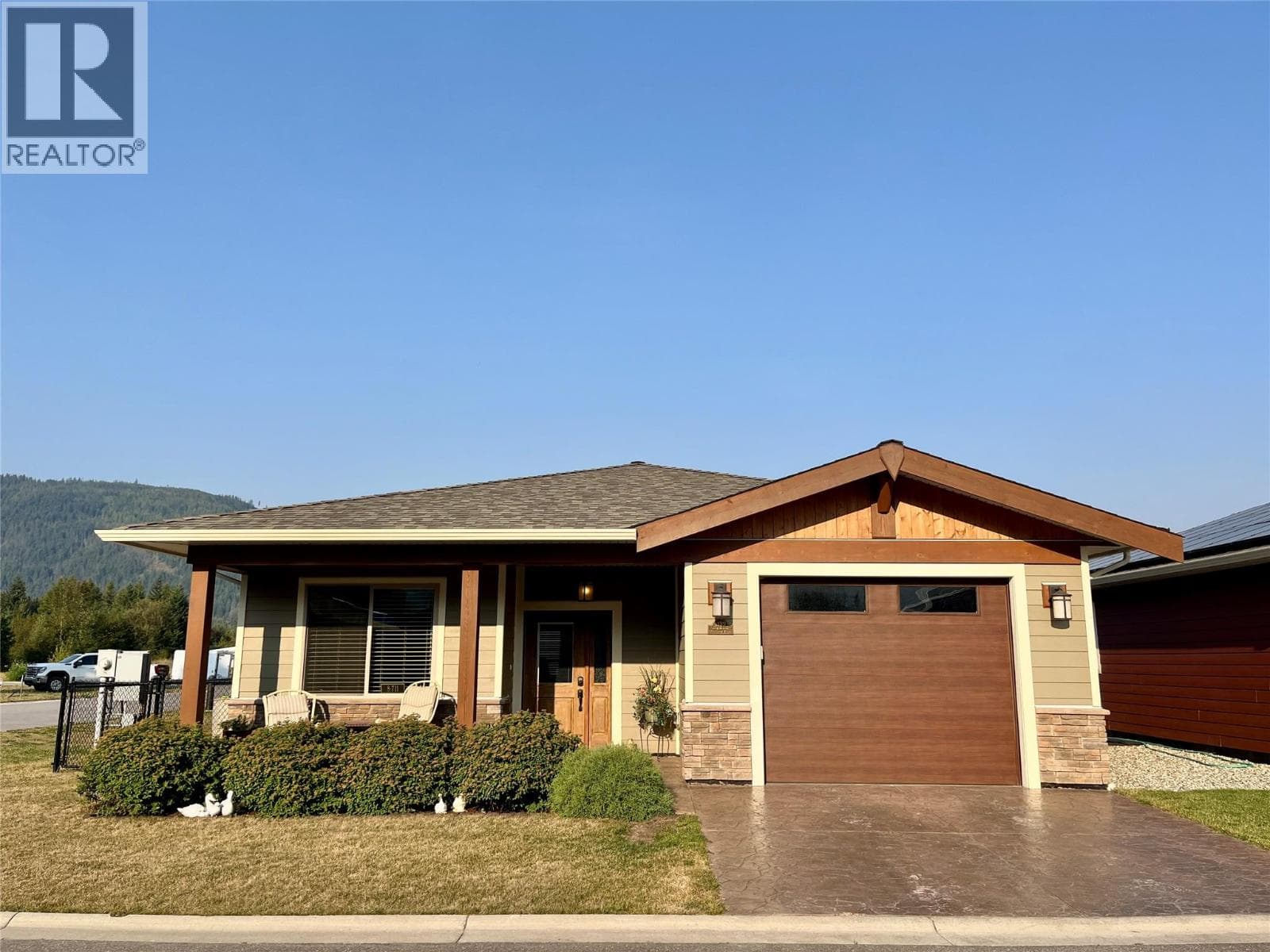 1132 Willow Row in 