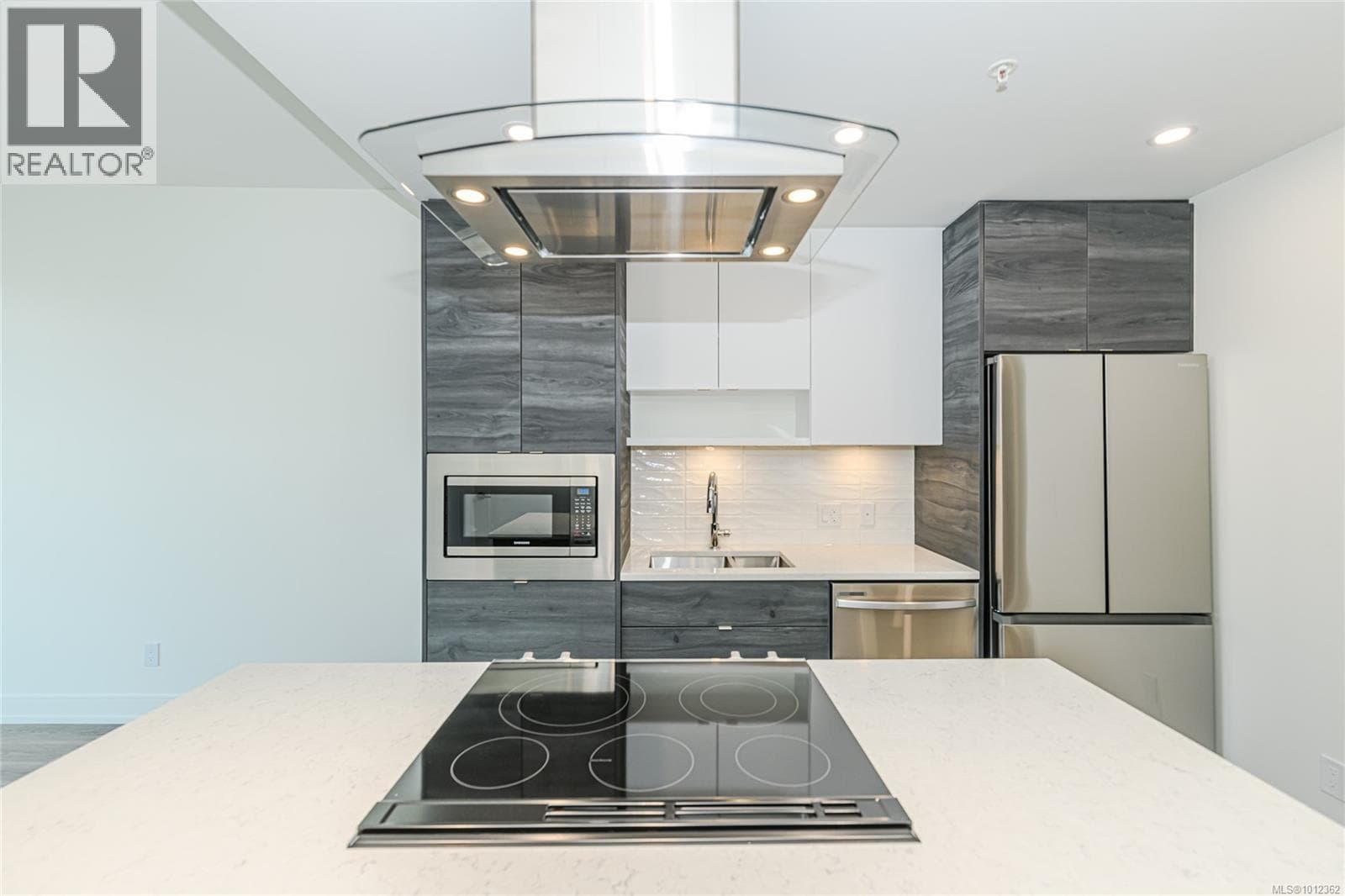 715 1628 Store St, Victoria
