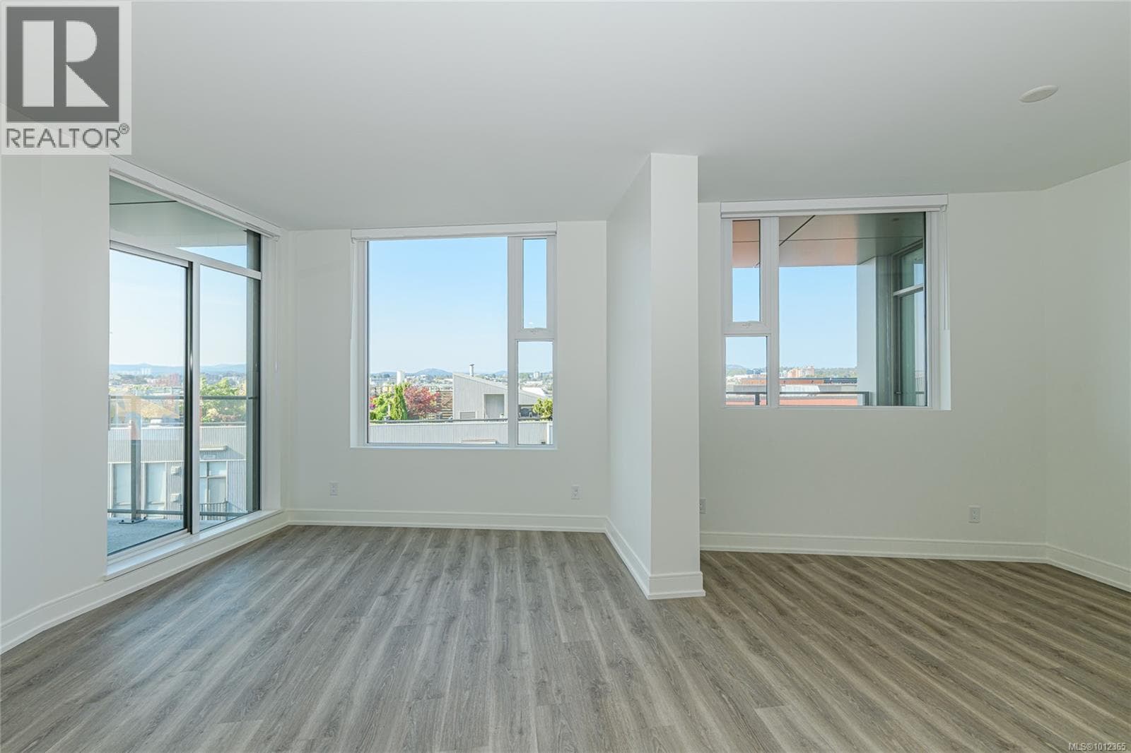 905 1628 Store St, Victoria