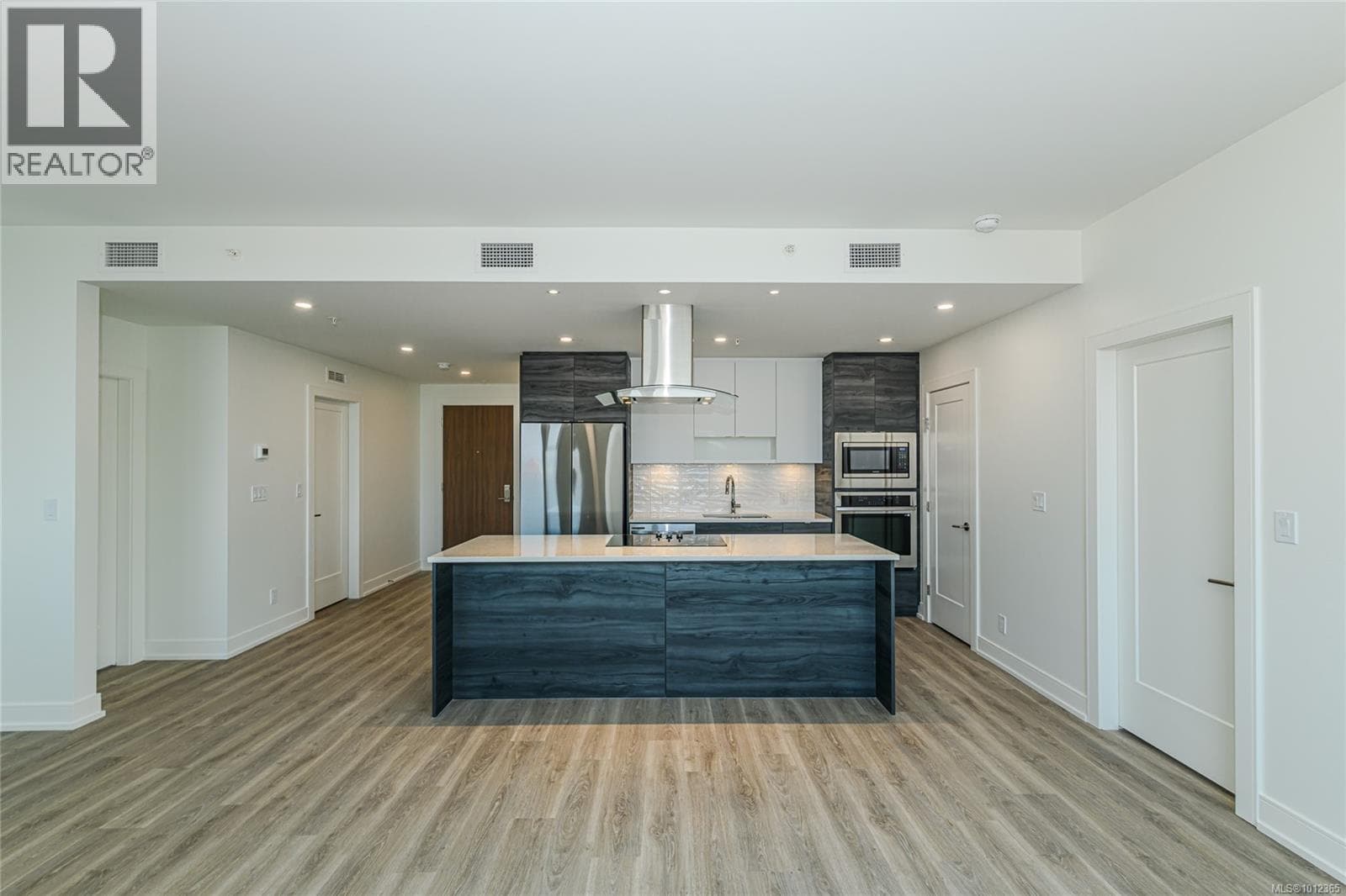 905 1628 Store St in Downtown