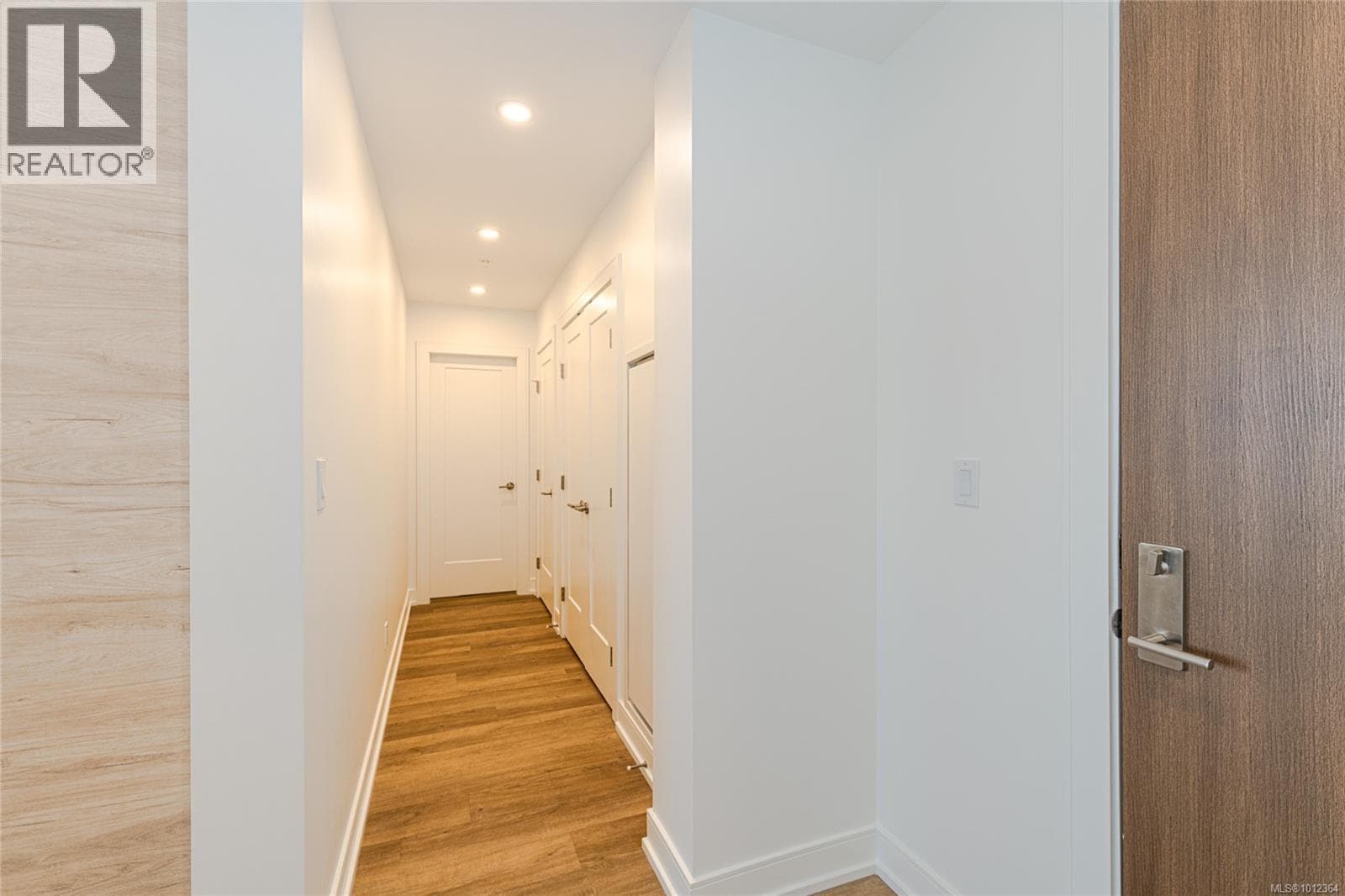 902 1628 Store St, Victoria — photo 4