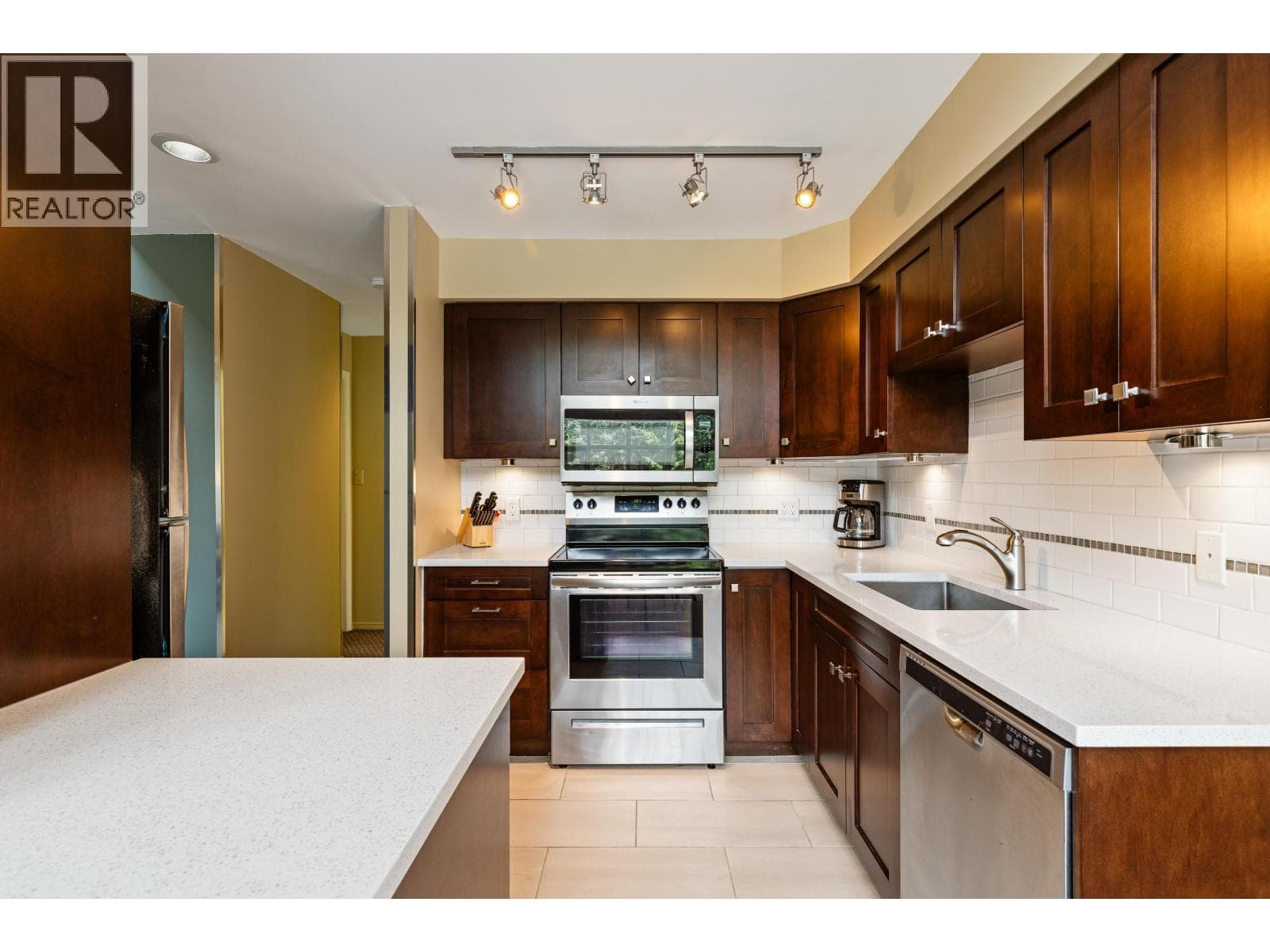 208 4865 PAINTED CLIFF ROAD, Greater Vancouver — photo 3