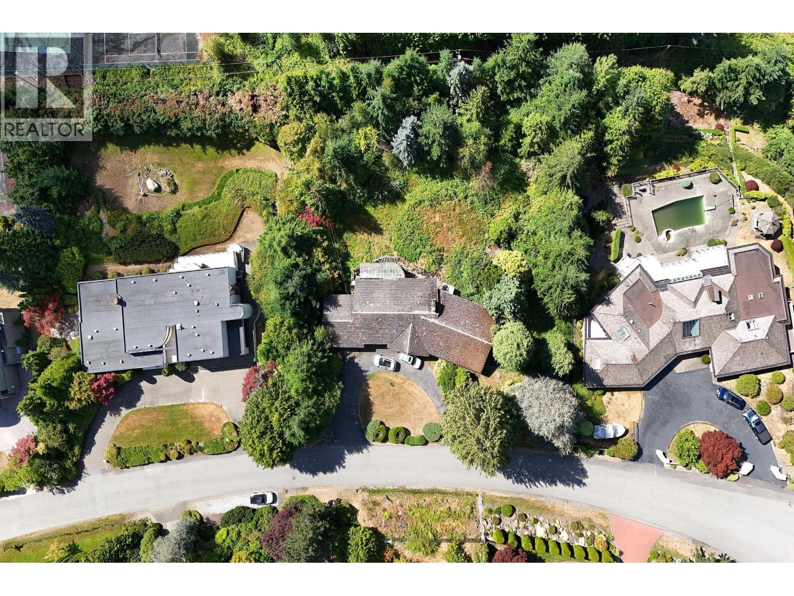 1084 GROVELAND ROAD, Greater Vancouver — photo 2