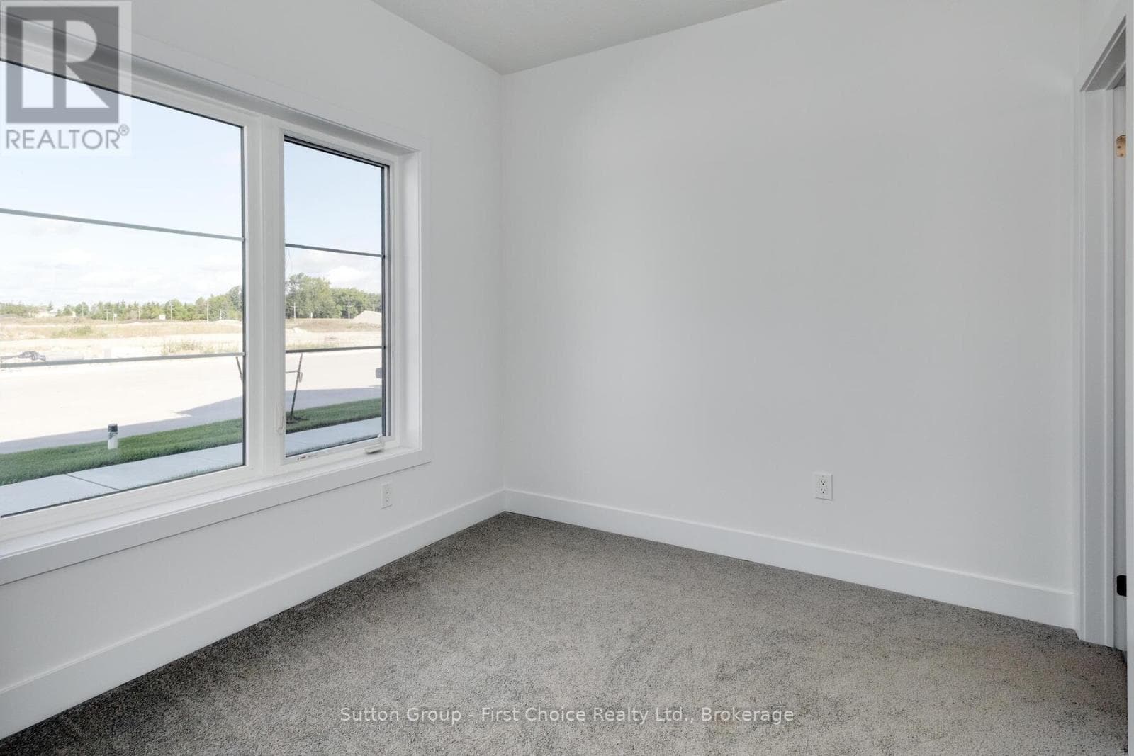 60 BALLADRY BOULEVARD, OnePoint — photo 4