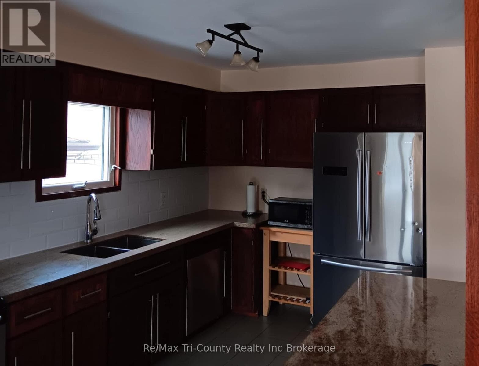 19 BELLEVIEW CRESCENT — photo 3