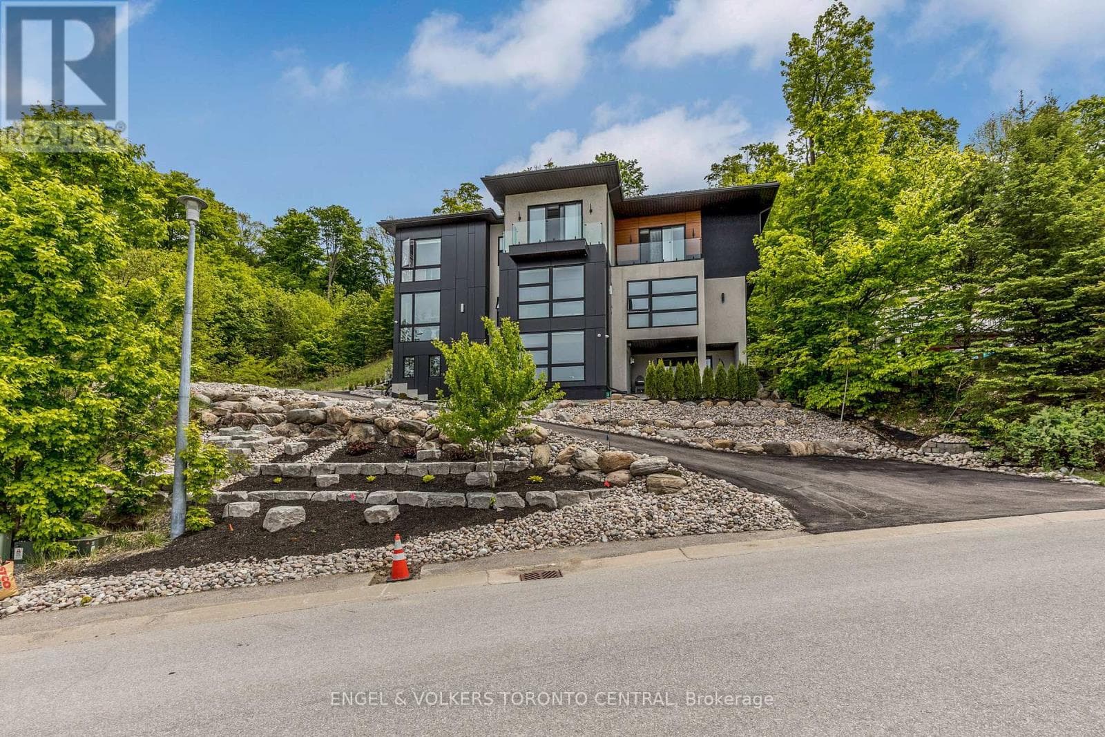 16 VALLEYCREST DRIVE in 