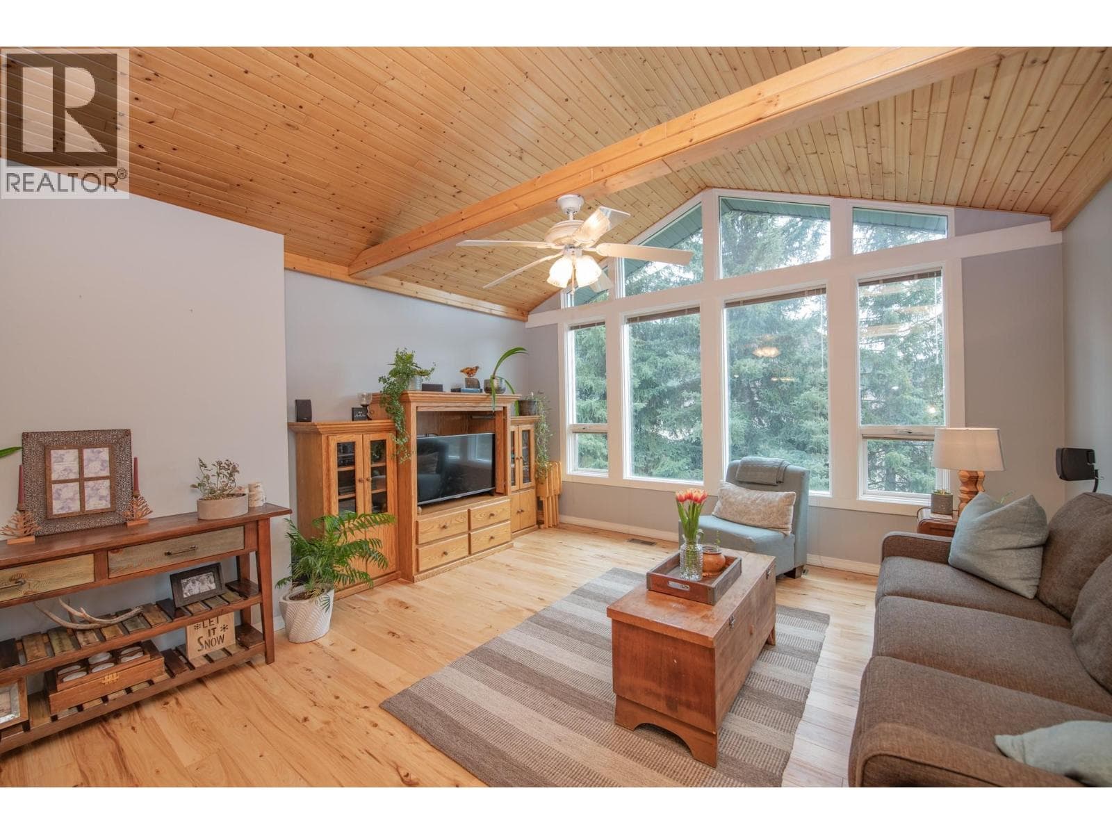 2506 SHUSWAP AVENUE, Interior REALTORS® — photo 5