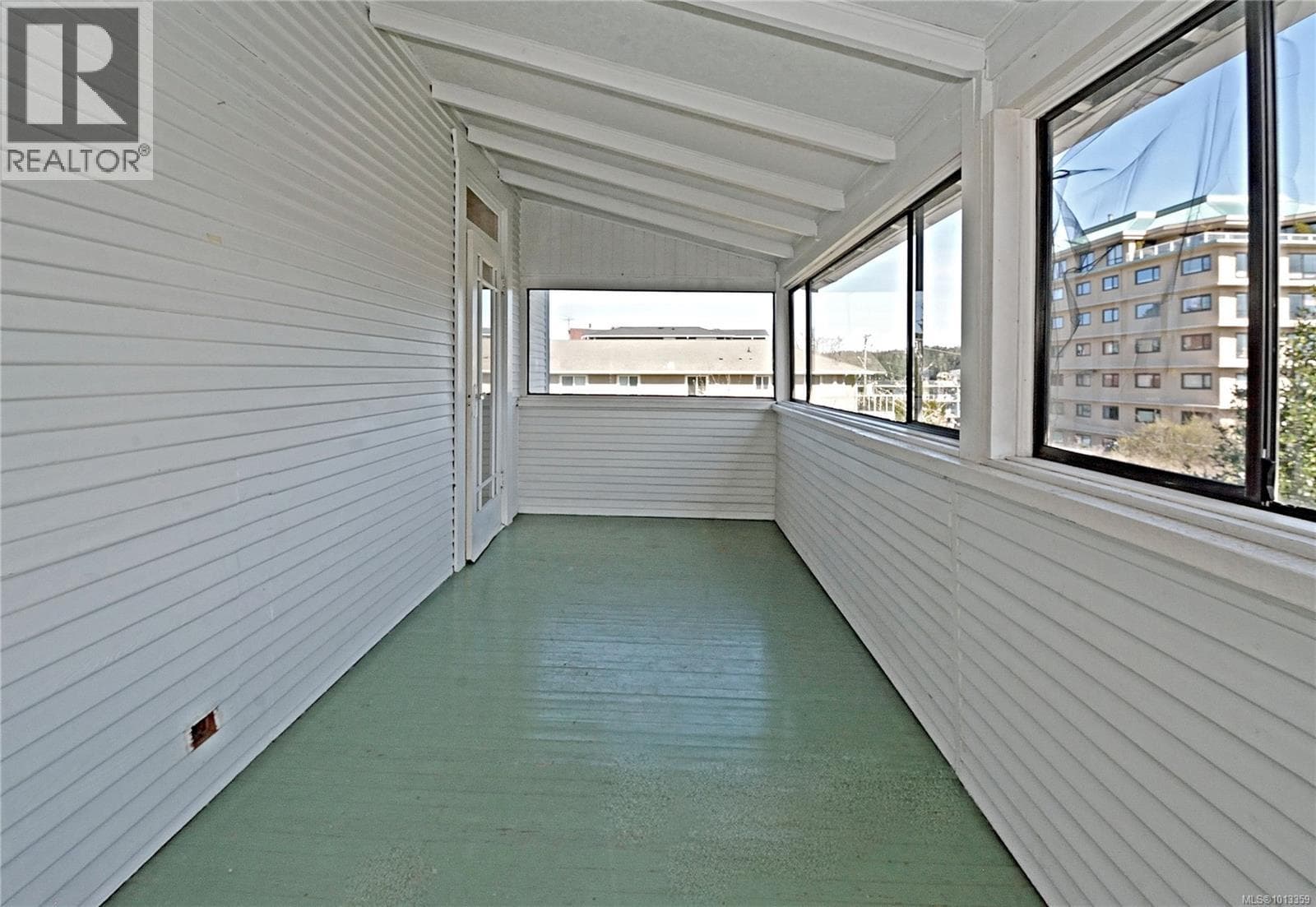 350 STEWART AVENUE, Vancouver Island — photo 3