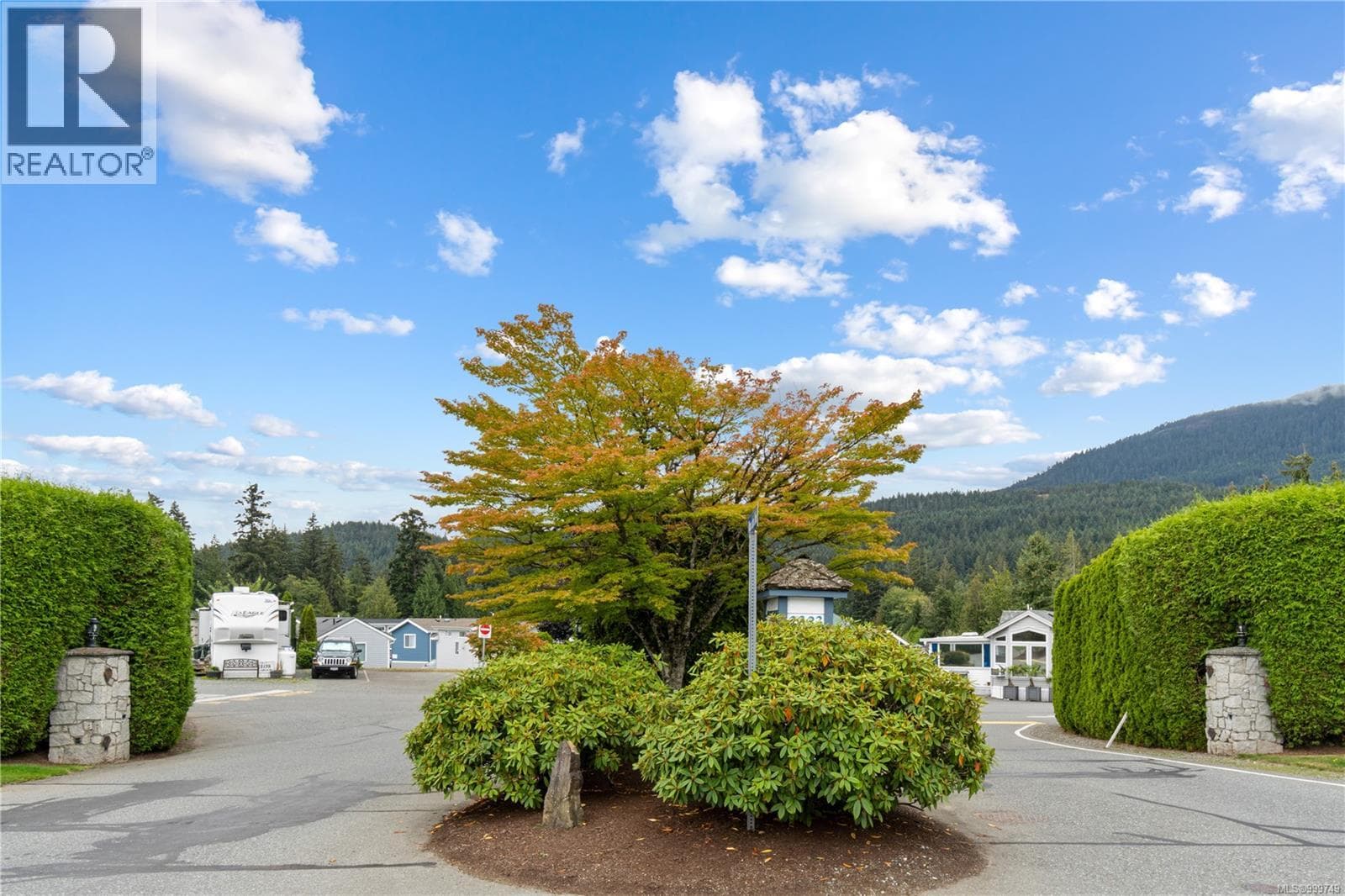 2139 NIMPKISH LAKE WAY, Vancouver Island — photo 2