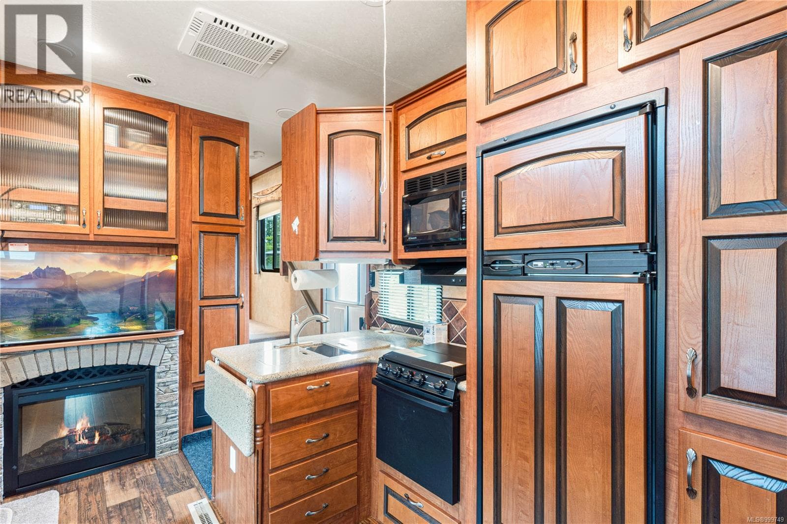 2139 NIMPKISH LAKE WAY, Vancouver Island — photo 5