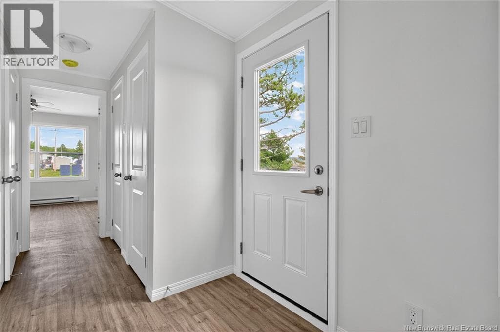 8 LINDA LANE — photo 3