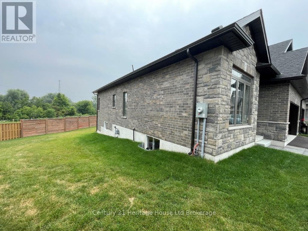 46 MATHESON CRESCENT — photo 2