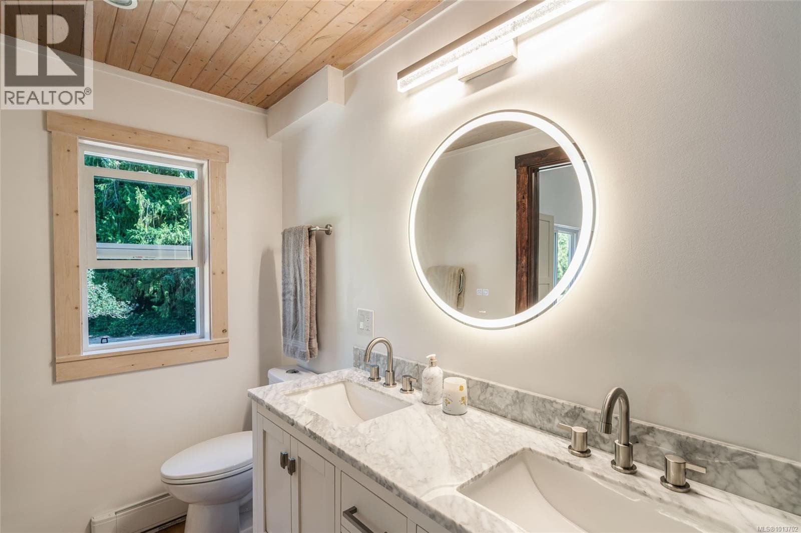 1353 Englishman River Rd, Vancouver Island — photo 3