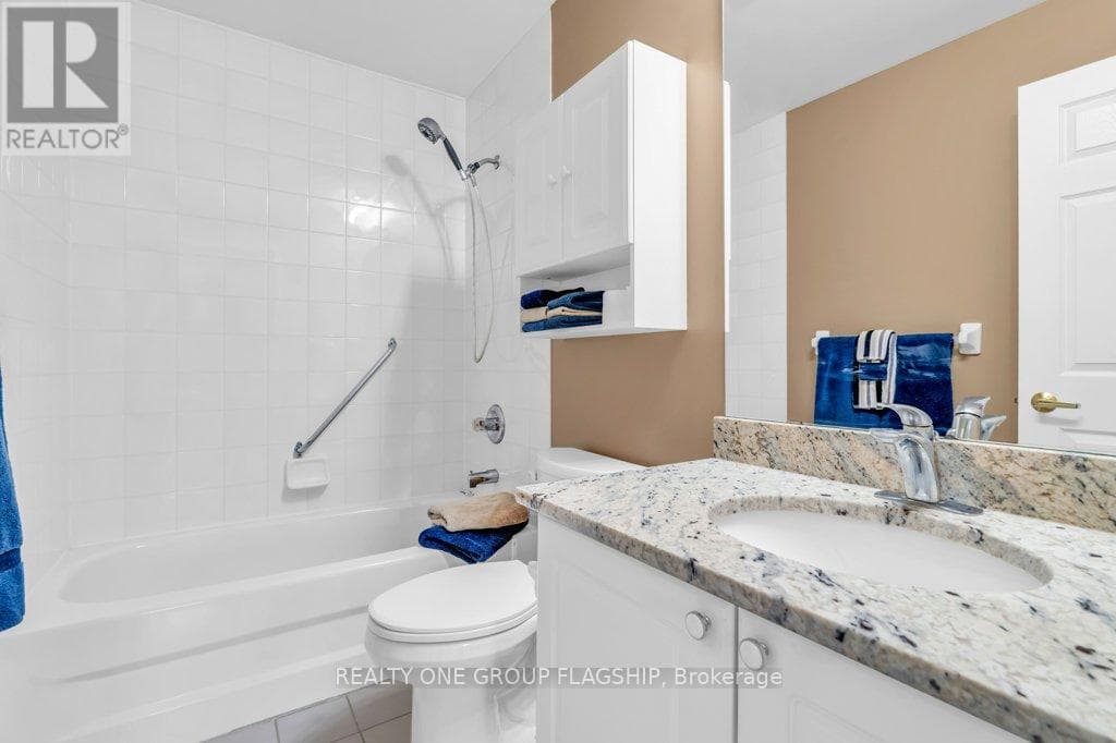 202 - 245 QUEEN STREET W, Toronto — photo 4