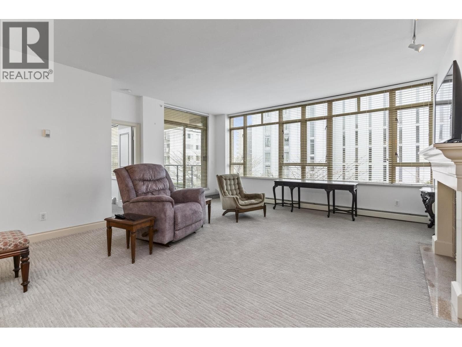 205 1896 MARINE DRIVE — photo 4