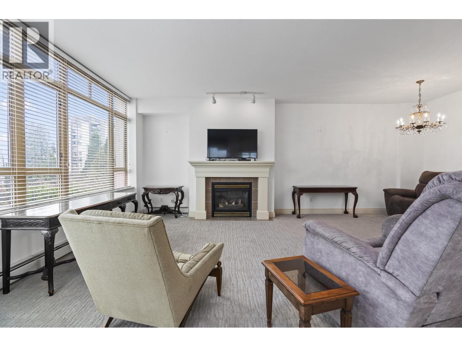 205 1896 MARINE DRIVE — photo 3