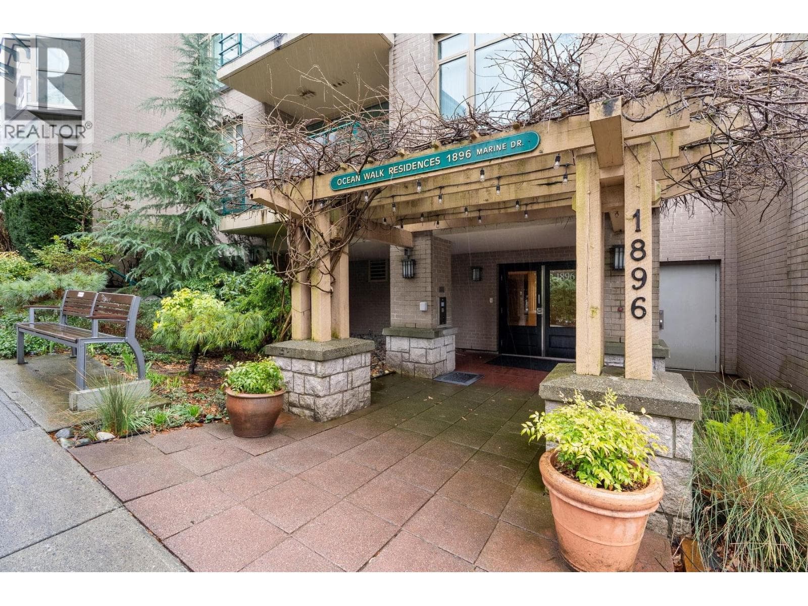 205 1896 MARINE DRIVE in Altamont