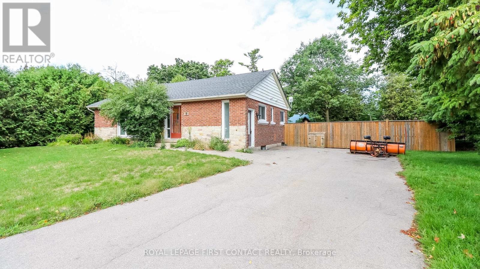 18 CARBERRY STREET, Toronto — photo 2