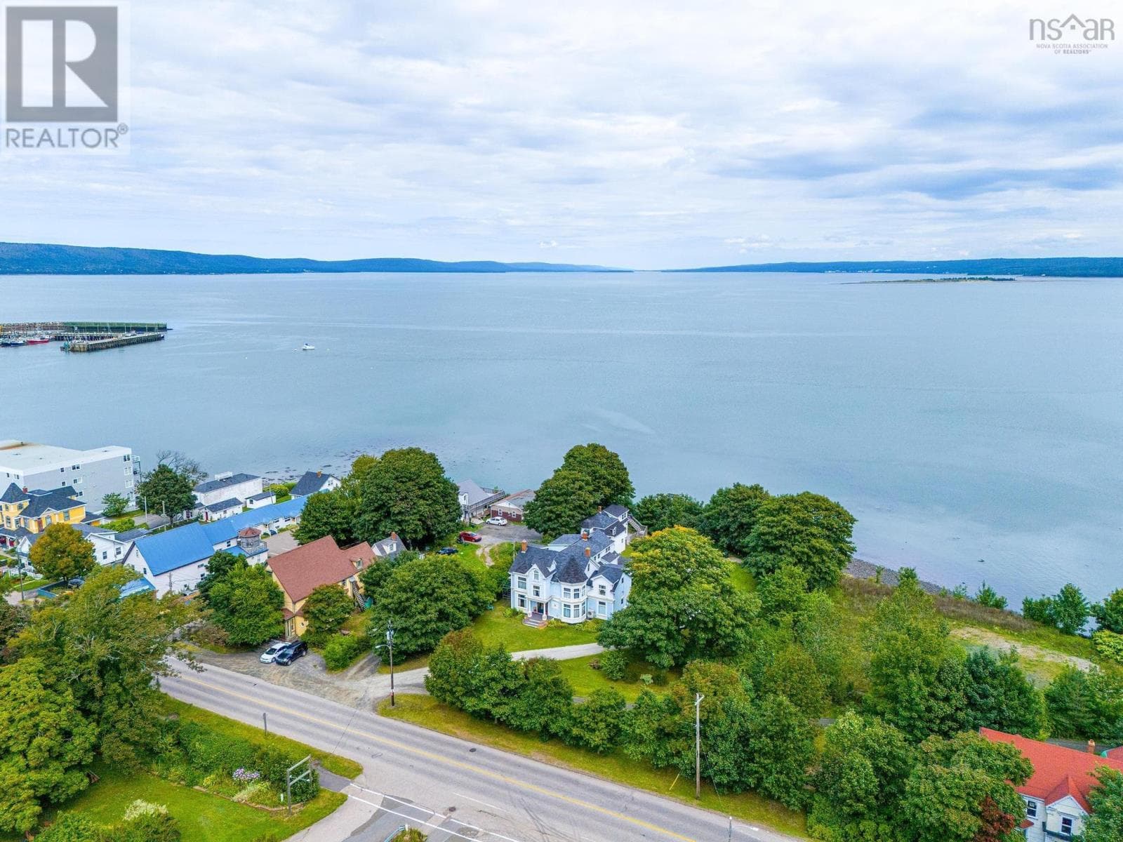 76 MONTAGUE ROW, NSAR — photo 2