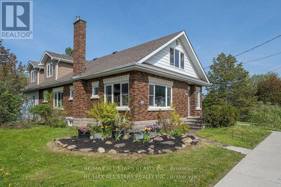 61 FRANCIS STREET E in Fenelon