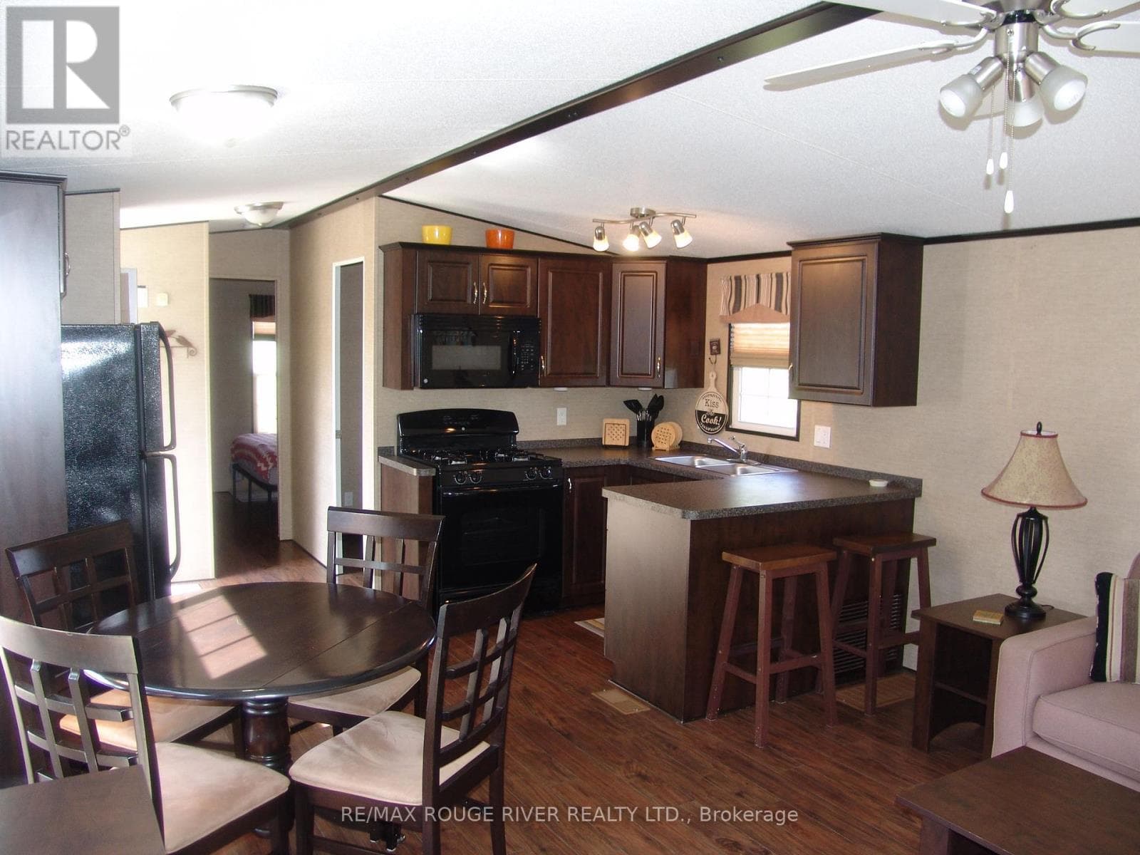 1235 VILLIERS LINE — photo 2