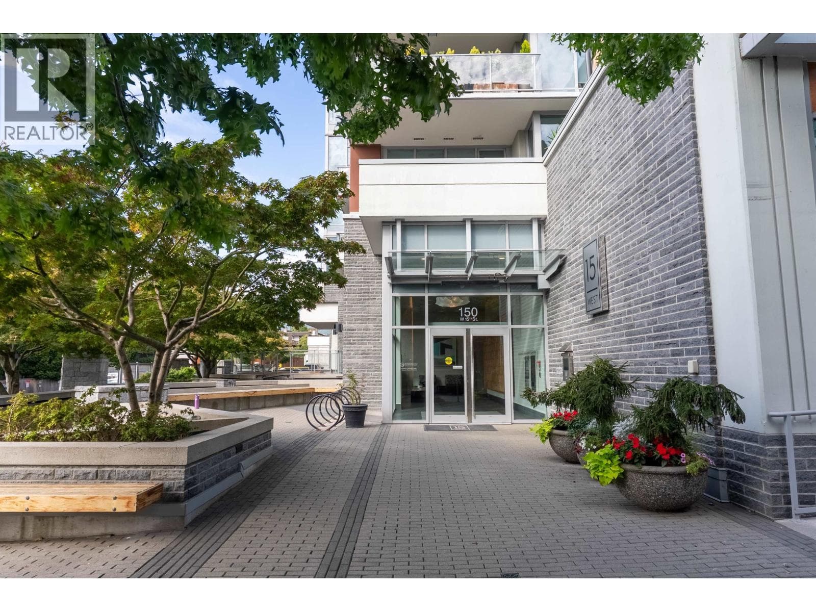 1401 150 W 15TH STREET — photo 3