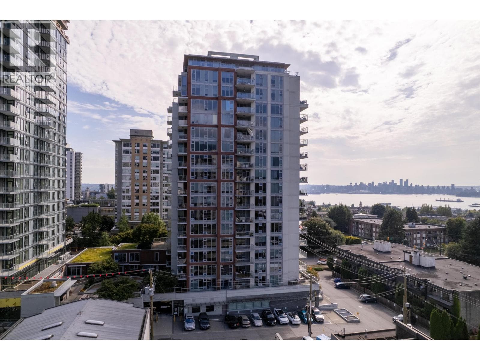 1401 150 W 15TH STREET — photo 2