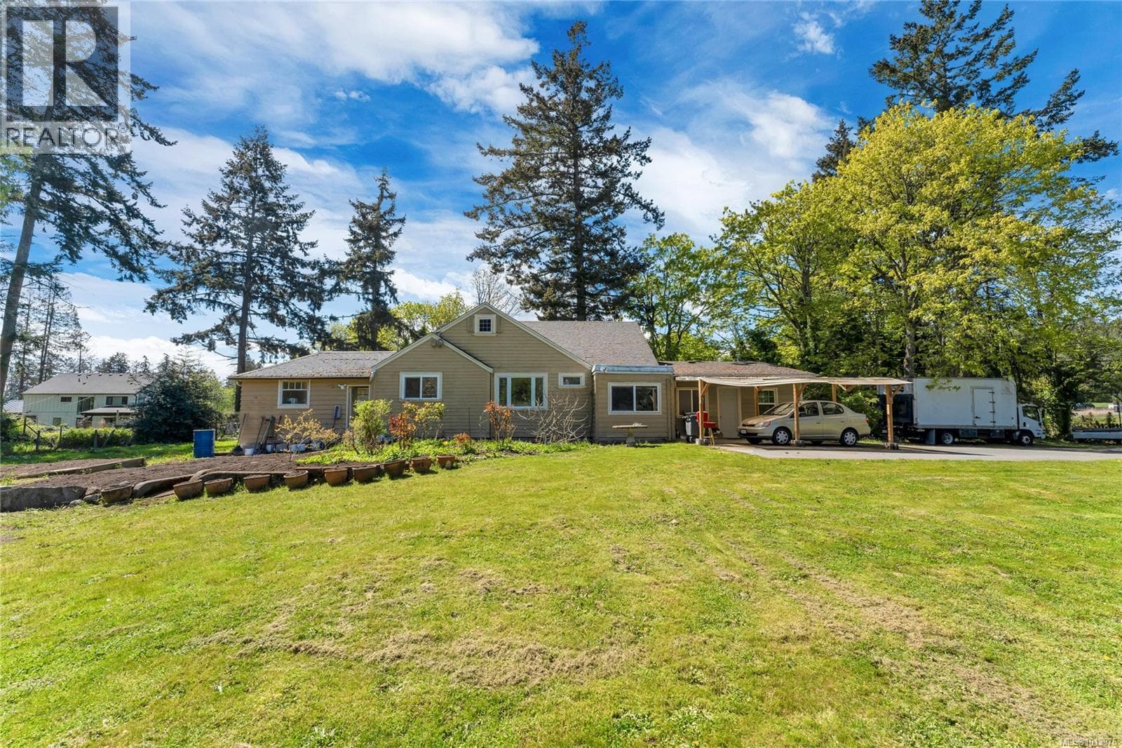 753 SAYWARD ROAD in
