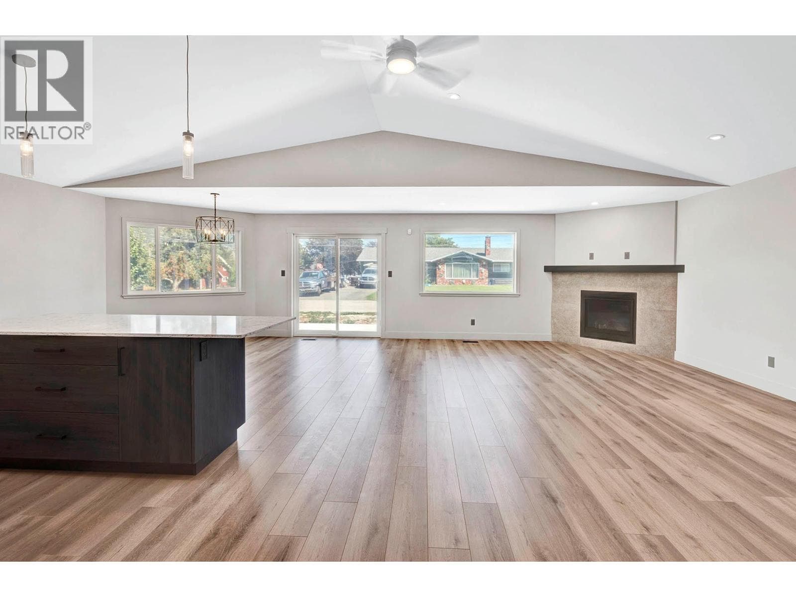 312 ARBUTUS Street Unit# 27, Interior REALTORS® — photo 5