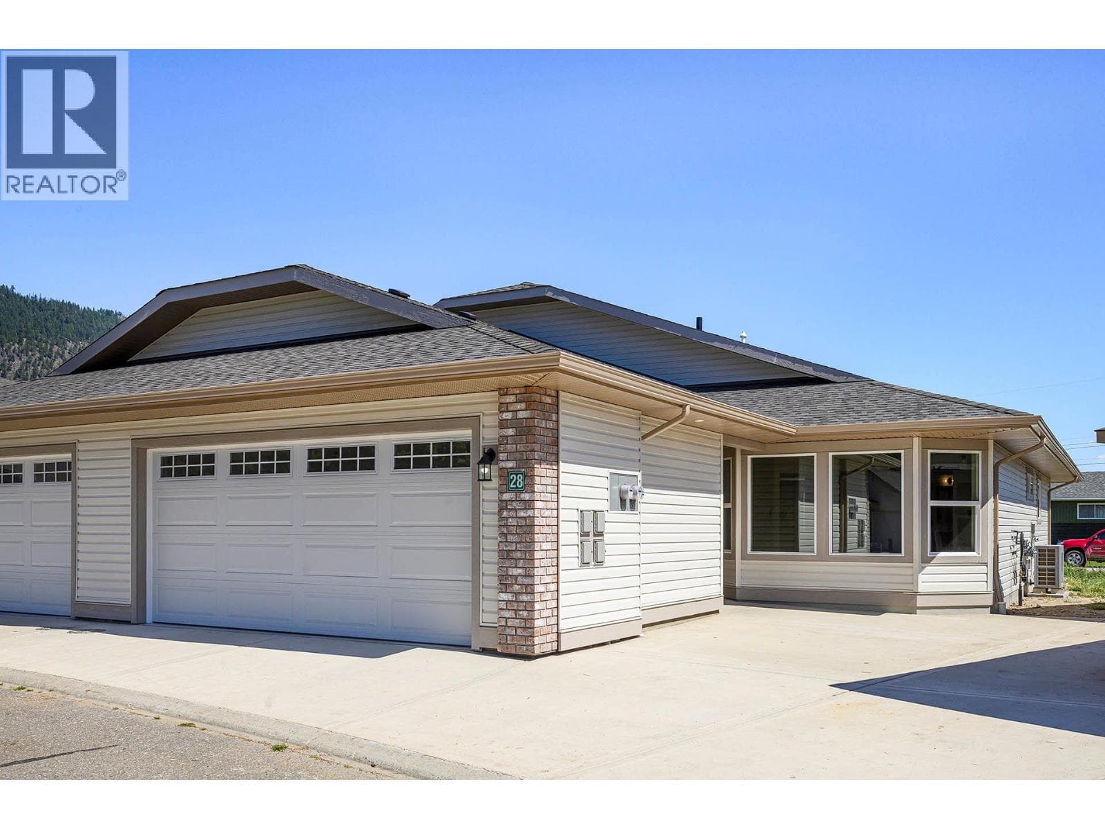 312 ARBUTUS Street Unit# 28, Interior REALTORS® — photo 2