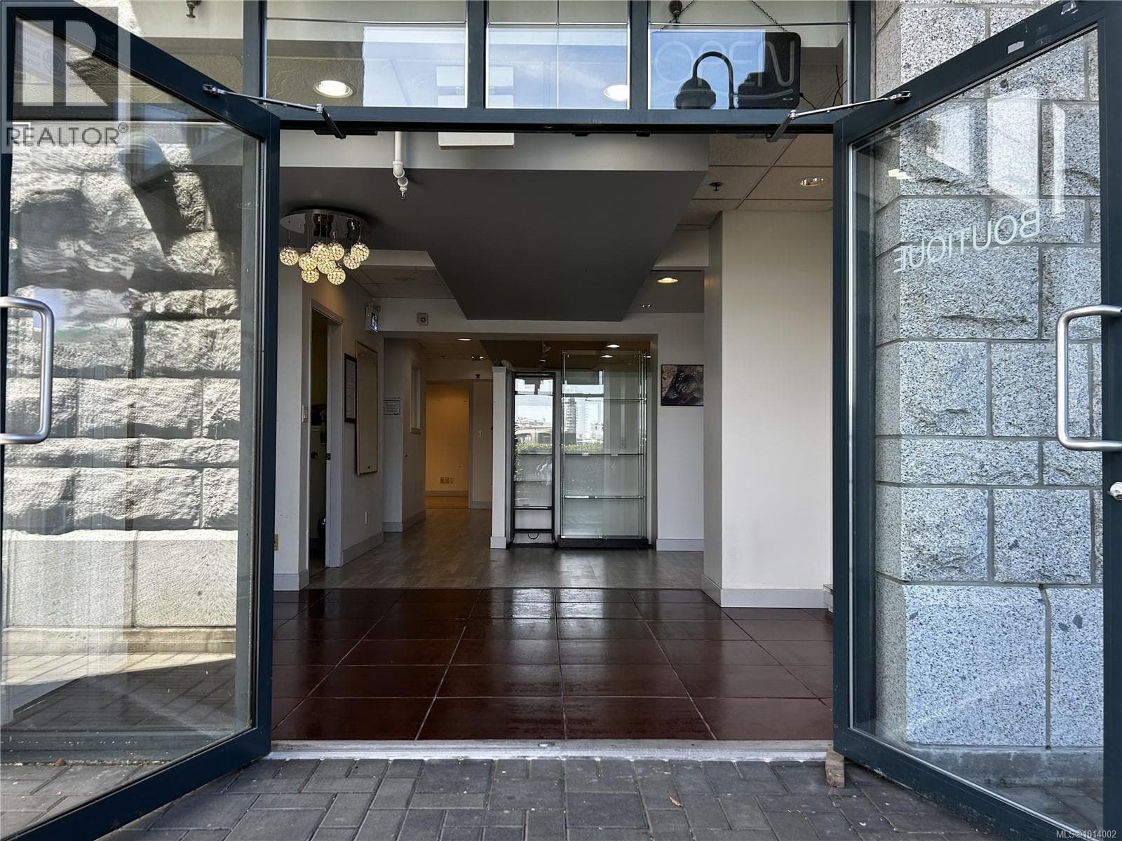 102 19 DALLAS ROAD in James Bay