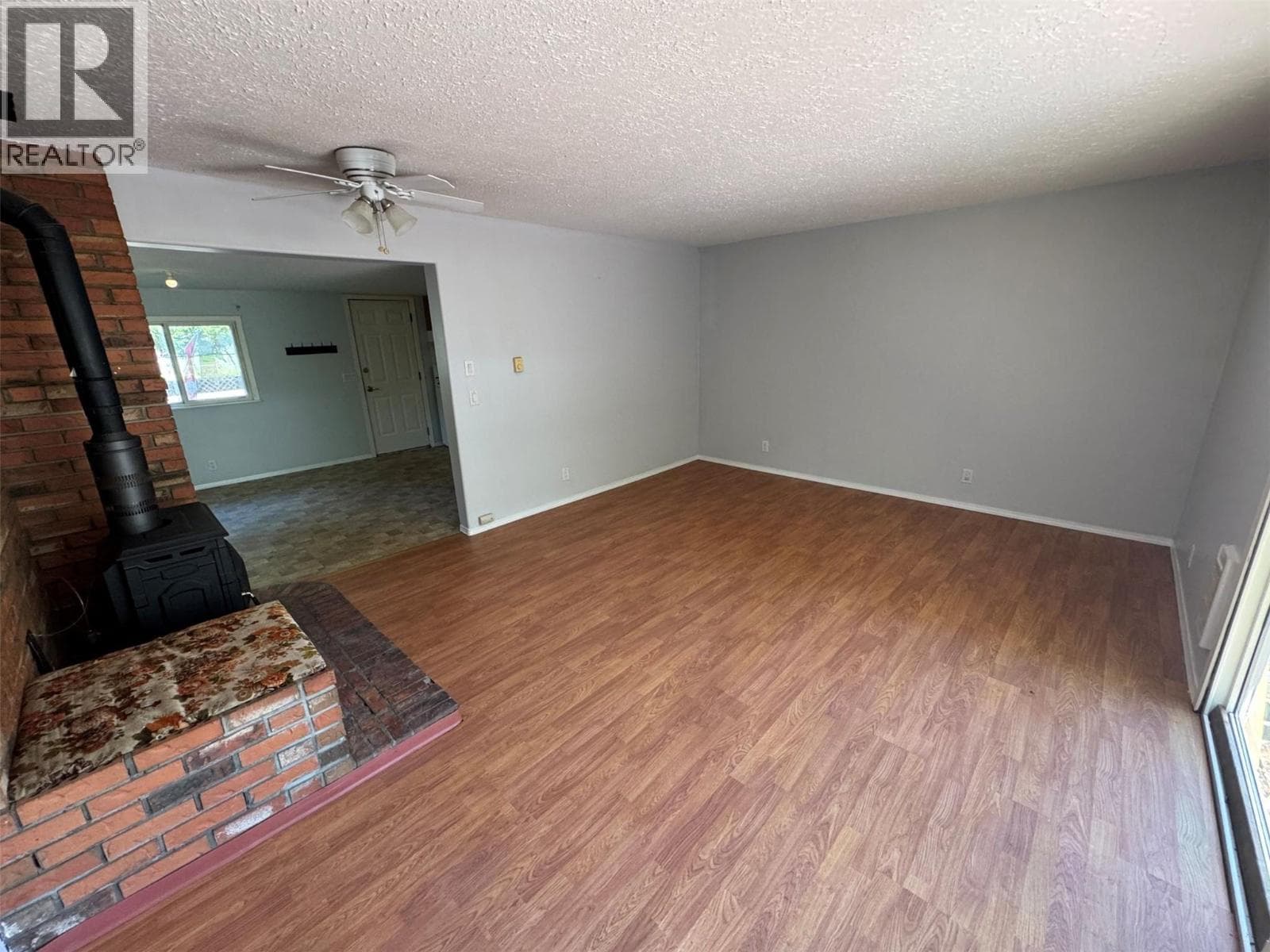 568 NORTH KIMBERLY AVENUE, Interior REALTORS® — photo 3