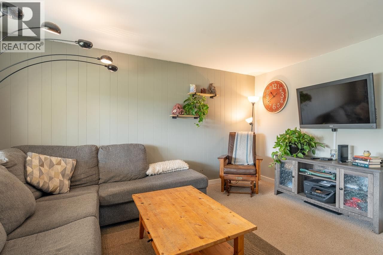 260 DOGWOOD AVENUE — photo 4