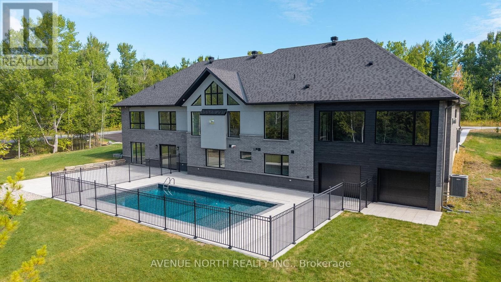 135 CHERRYHILL DRIVE — photo 2