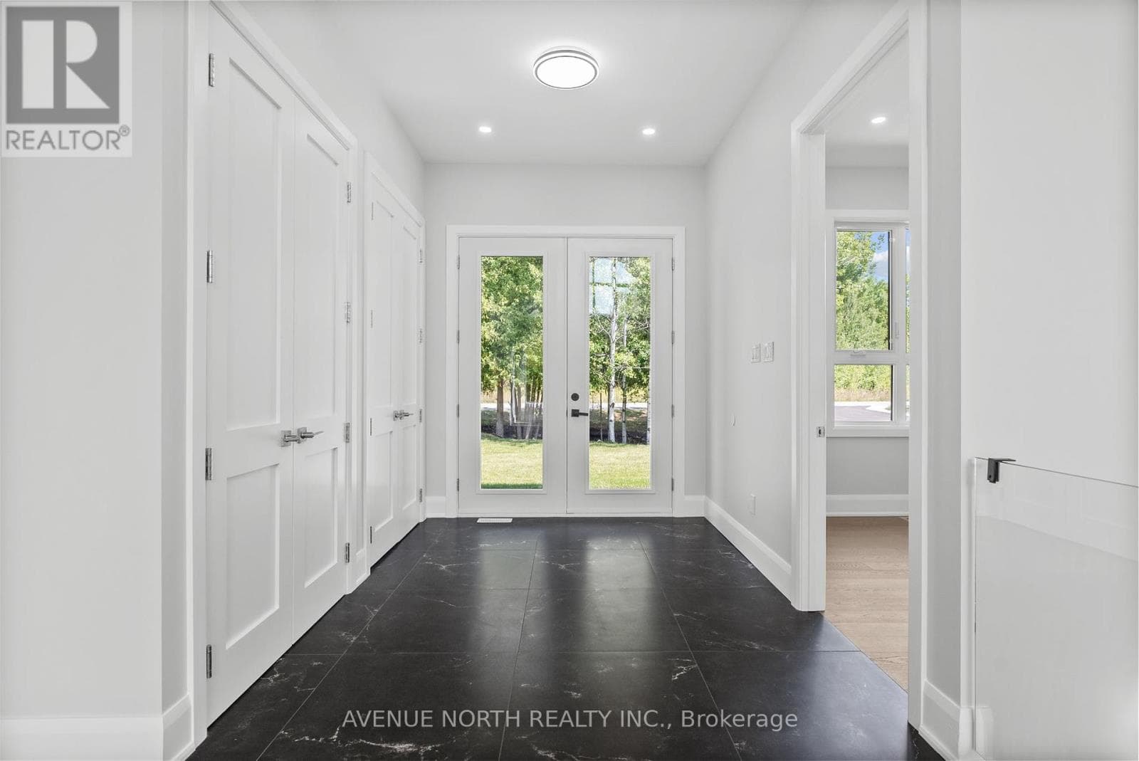 135 CHERRYHILL DRIVE — photo 3