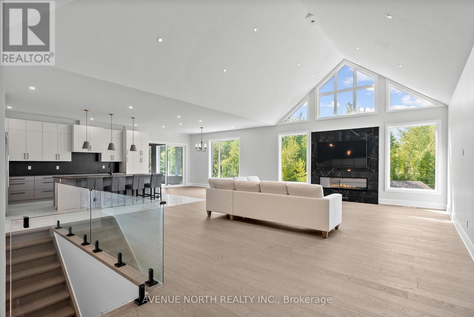 135 CHERRYHILL DRIVE — photo 4