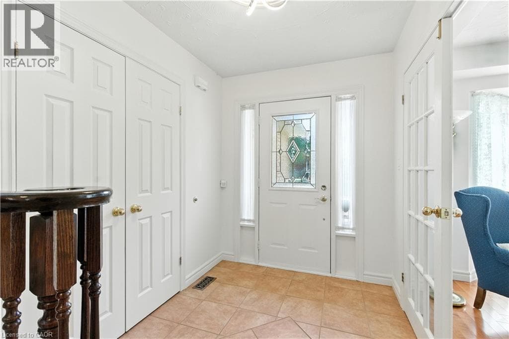 10 SHADOWDALE DRIVE, Cornerstone — photo 4