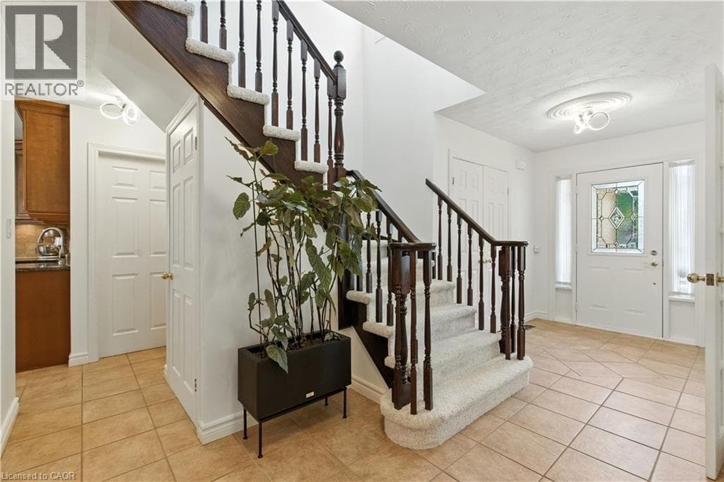 10 SHADOWDALE DRIVE, Cornerstone — photo 5