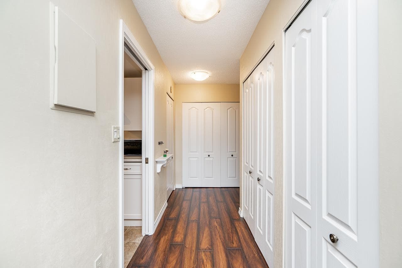 502 15111 RUSSELL AVENUE, Fraser Valley — photo 2